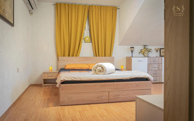 Apartment Stephanie Orange