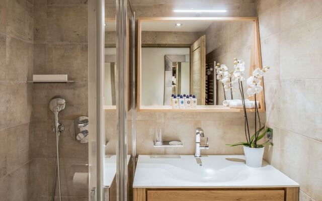 Mammoth Lodge by Alpine Resorts