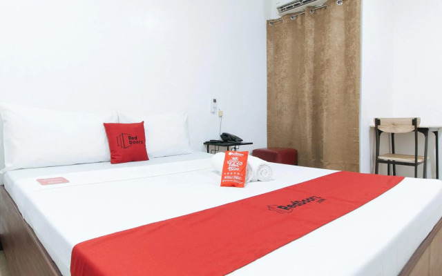 RedDoorz @ San Antonio Makati