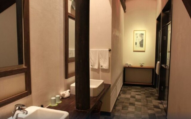 Kaiyuan Hotel · Seabirds