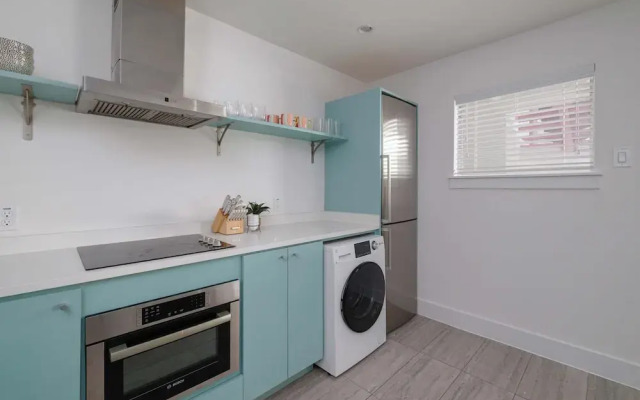 Upstay - Chic Clarksville Condo Near Downtown Austin