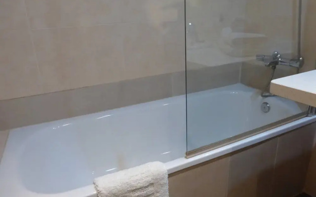 Beautiful 2 Bedroom 2 Bathroom Apartment With Pool