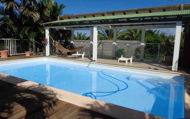 House With one Bedroom in Le Moule, With Pool Access, Furnished Garden