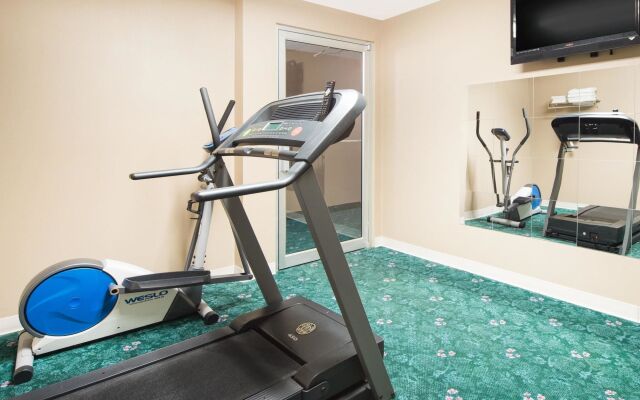 Super 8 By Wyndham Lamar