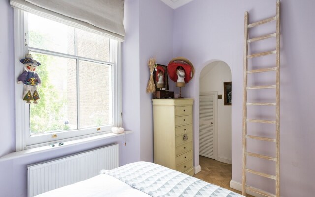 The Hummingbird Distinctive Kensington 1-bed Flat