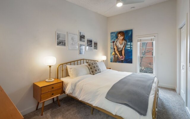 Pine Street Loft –Just steps from Old Town Square!