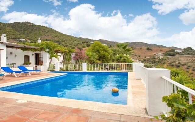 Completely Restored Beautiful 250-year-old Authentic Farm