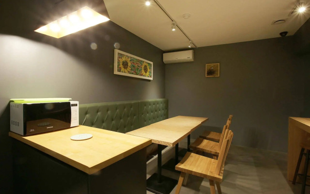 KOTEL YAJA sadang art gallery