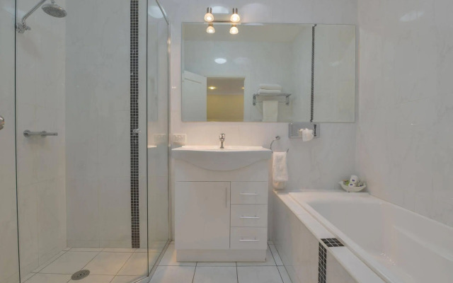 Cadman Motor Inn & Apartments