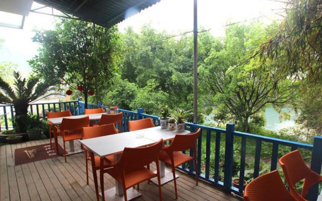 Yangshuo Moonriver Hotel