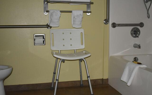 Best Western Plus Brunswick Inn & Suites