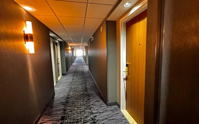 Newmarket Hotel & Suites