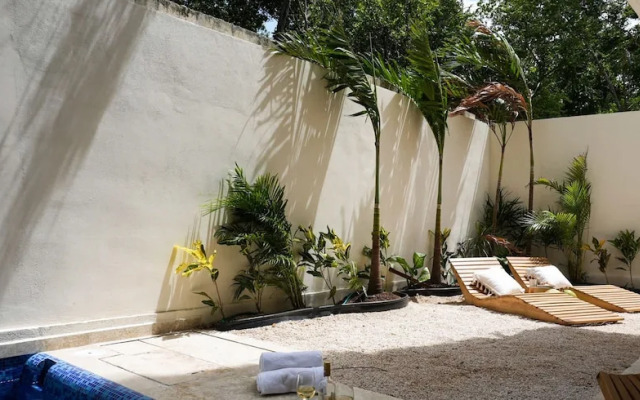 Modern 1BR w Private Pool Surround Speakers