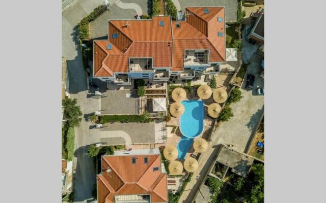 SeaEsta apartment Pool and Beach