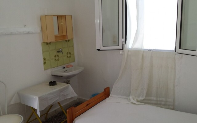 Grandma Vasiliki Rooms To Let