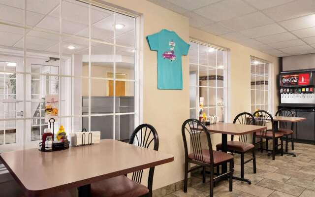 Travelodge by Wyndham Fort Scott