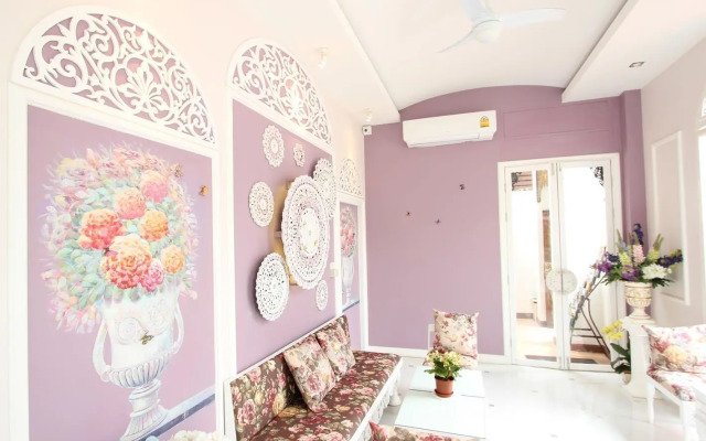 Ratchiangsaen Flora House