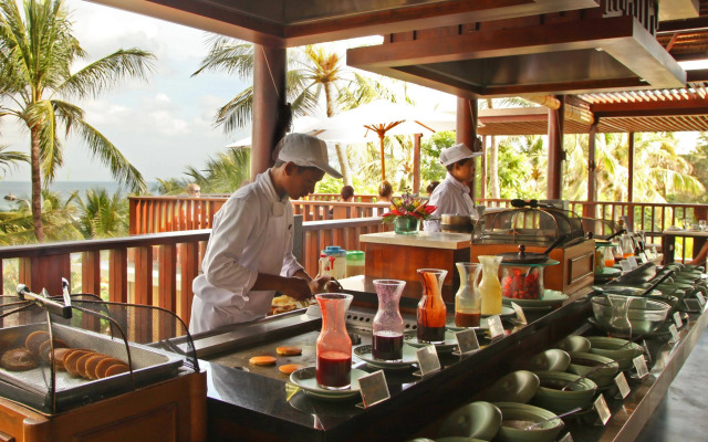 Legian Beach Hotel