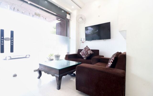 OYO 16379 Hotel LivInn Hub