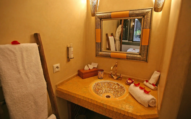 Riad La Porte Rouge By La Siredrah