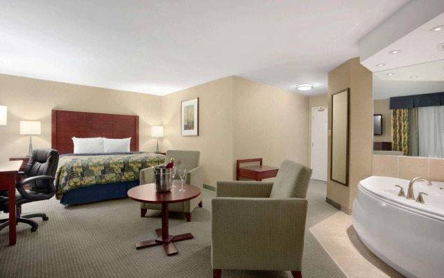 Travelodge by Wyndham Oshawa Whitby