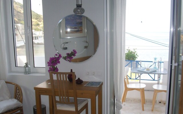 Alkistis Cozy By The Beach Apt In Ikaria Island, Therma 1st Floor