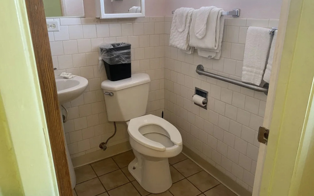 Desert Grove Inn and Suites