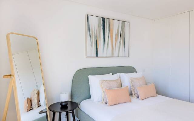 Camões Downtown with Parking