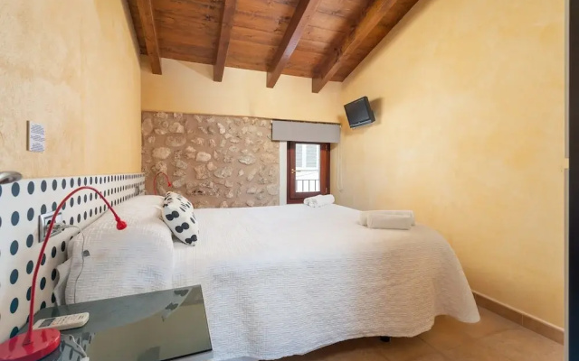 Villa in Buger With Pool & Mountain Views