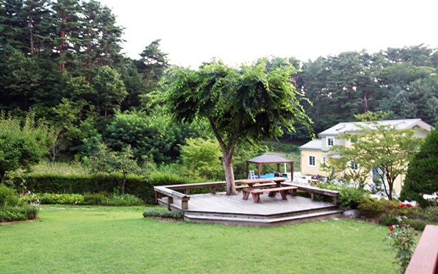 Gangreung Lime Hill Villa Pension