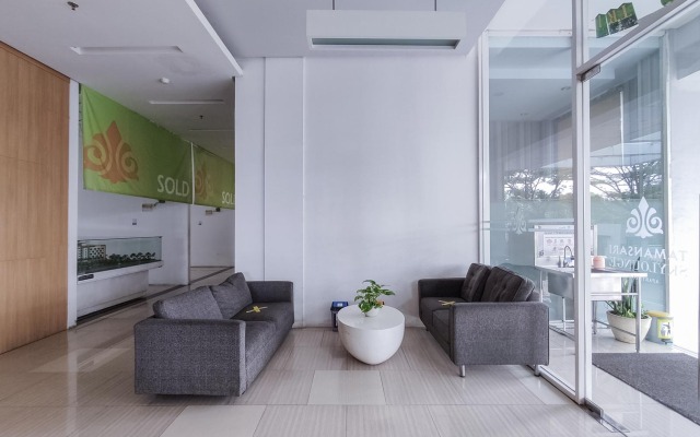 RedDoorz Apartment @ Skylounge Tamansari