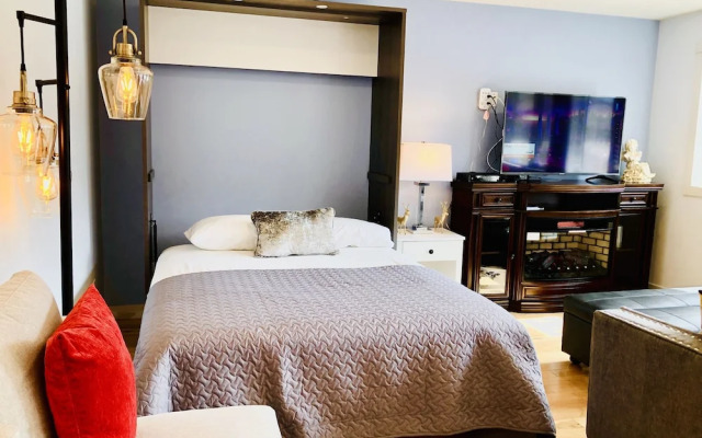 P1 - Private Hot Tub - 3 Bedroom Home - Mountain View
