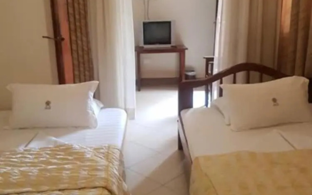 Pope Paul V1 Memorial Hotel