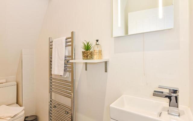Wyndham Crescent- Stylish Apartment in Trendy Pontcanna