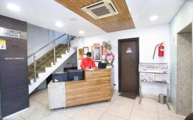 Oyo 24912 Hotel Raunak