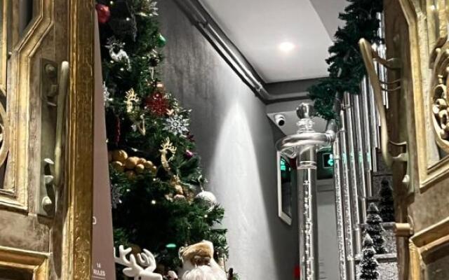 Castle Franco Suites