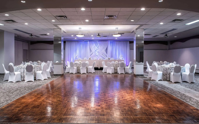 Clarion Hotel & Suites