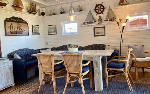 6 Pers House Marijke With Winter Garden and Direct Access to the Lauwersmeer