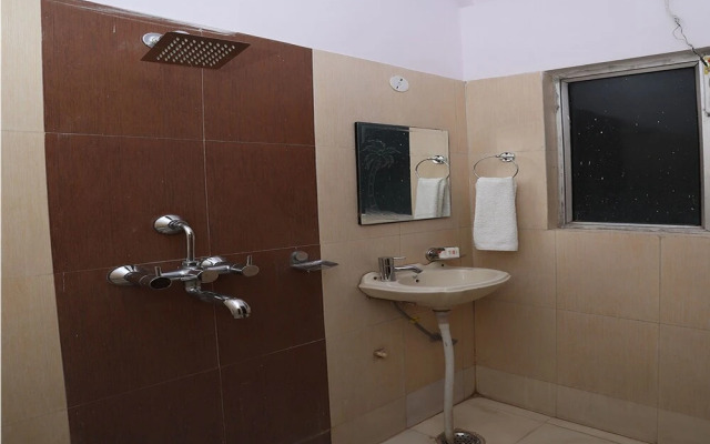 OYO 10347 Hotel Deepak