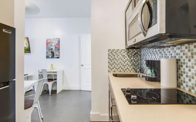 Cozy South Beach 1BR Apt Near Beach and Ocean Drive
