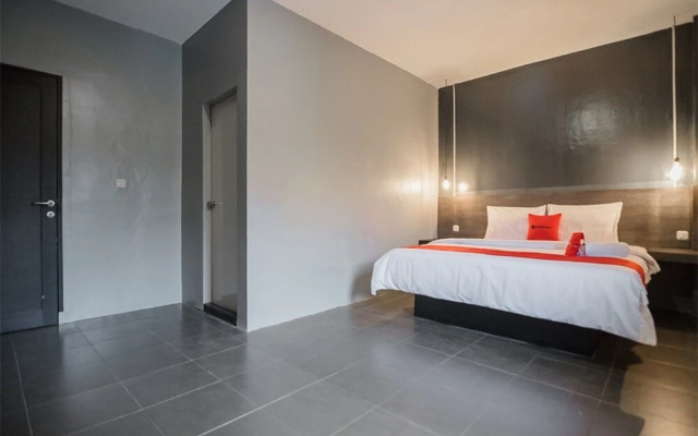 RedDoorz Plus near Maimun Palace 2 Medan