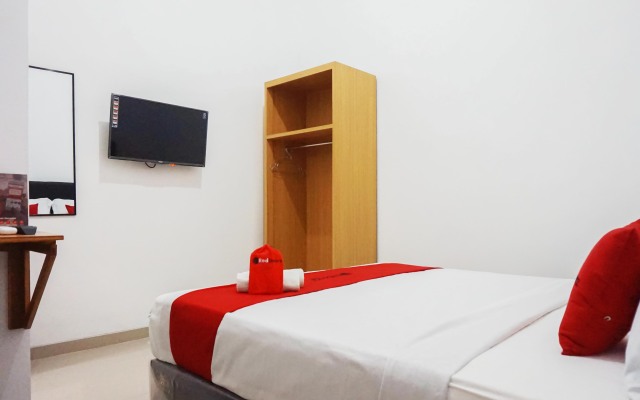 RedDoorz @ Jalan Danau Limboto