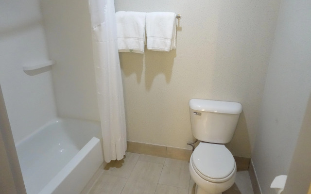 Holiday Inn Express & Suites Brentwood by IHG