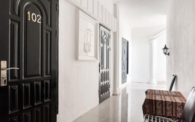 RedDoorz near Manhattan Times Square Medan 2