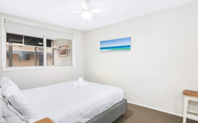 Bright 2 Bedroom Apartment in Burleigh Beach