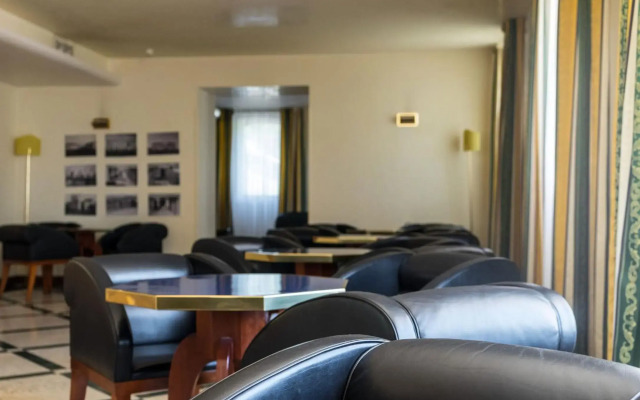 PHI Hotel Astoria