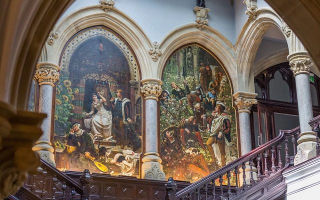 The Violet Suite Stone Cross Mansion