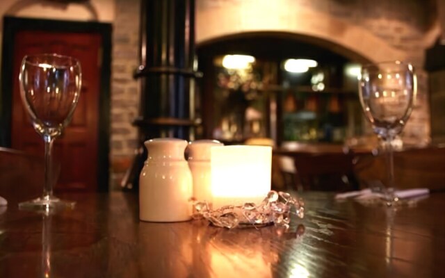 The Farmyard Inn