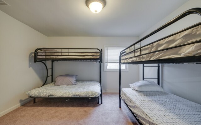 Spacious Triangle Townhome - Near Hiking & Golf!