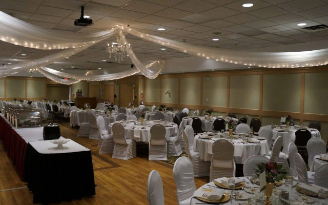 Clarion Lakeside Inn & Conference Centre